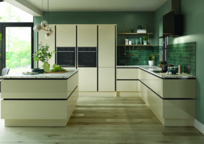 Zurfiz ultragloss cream inrail
